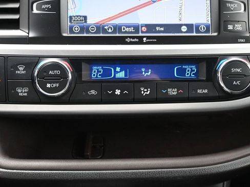 Used 2015 Toyota Highlander XLE image 23