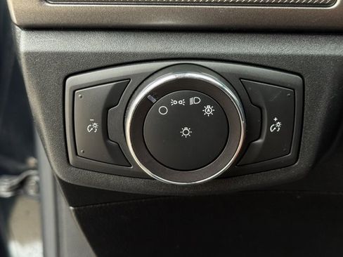 Used 2020 Ford Fusion SE image 25