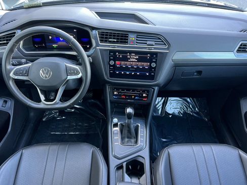 Used 2022 Volkswagen Tiguan SE image 13