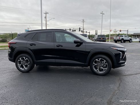 Used 2025 Chevrolet Trax LT w/ LT Convenience Package FWD image 8