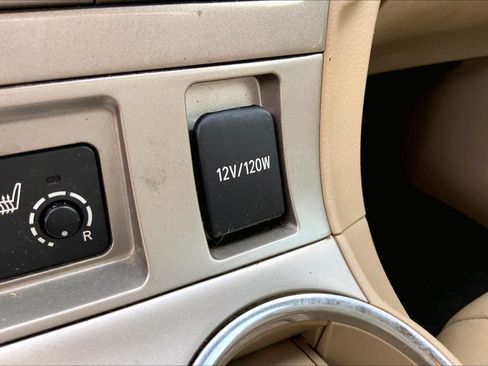 Used 2013 Toyota Highlander SE FWD image 35