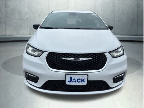 New 2026 Chrysler Pacifica Select image 9