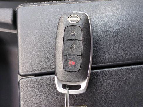 Used 2023 Nissan Rogue S image 27