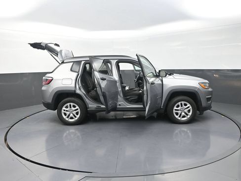 Used 2018 Jeep Compass Sport AWD/4WD image 36
