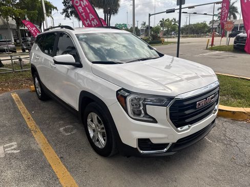 Used 2023 GMC Terrain SLE w/ Driver Convenience Package FWD image 2