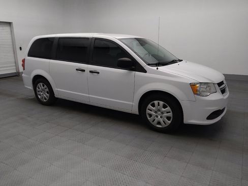 Used 2019 Dodge Grand Caravan SE w/ UConnect Hands-Free Group FWD image 11