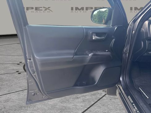 Used 2016 Toyota Tacoma SR5 RWD image 15