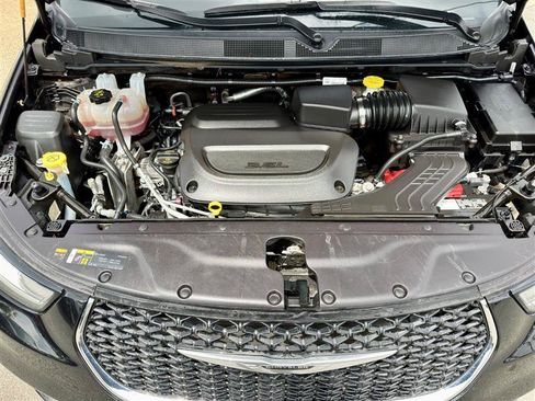 Used 2024 Chrysler Pacifica Touring-L FWD image 10