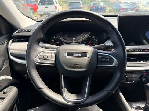 Used 2022 Jeep Compass Latitude AWD/4WD image 17