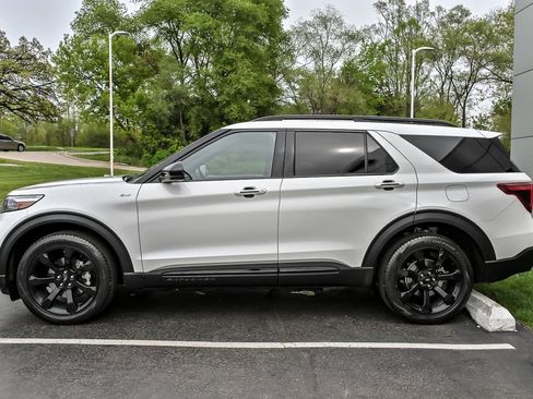 Certified 2023 Ford Explorer ST-Line AWD/4WD image 7