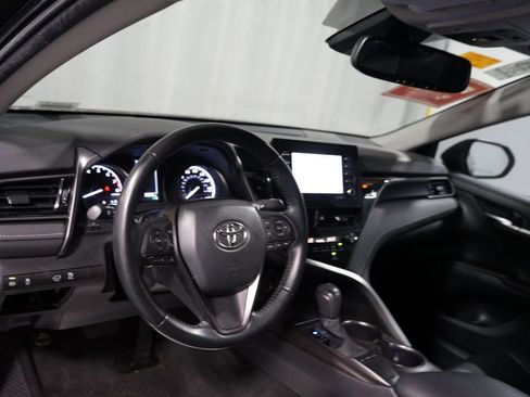 Used 2022 Toyota Camry SE w/ Convenience Package image 7