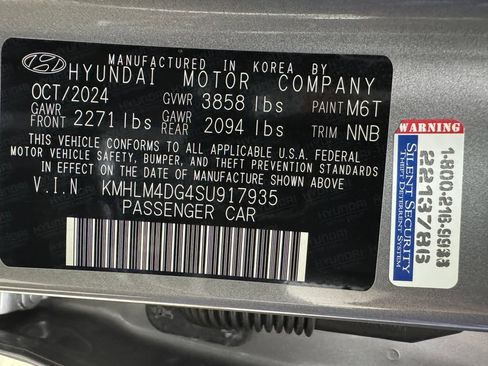 Used 2025 Hyundai Elantra Sport FWD image 32