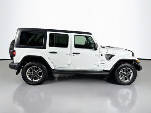 Used 2019 Jeep Wrangler Unlimited Sahara AWD/4WD image 5