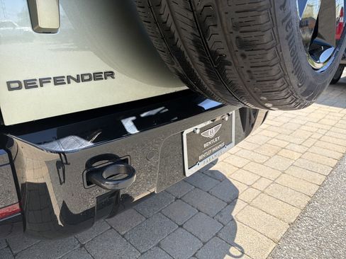 Used 2025 Land Rover Defender 110 X-Dynamic SE AWD/4WD image 27