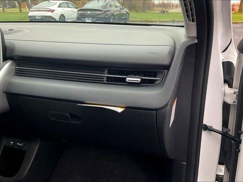 Certified 2024 Hyundai Ioniq 5 SEL image 17