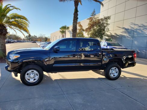 Used 2022 Toyota Tacoma SR image 3
