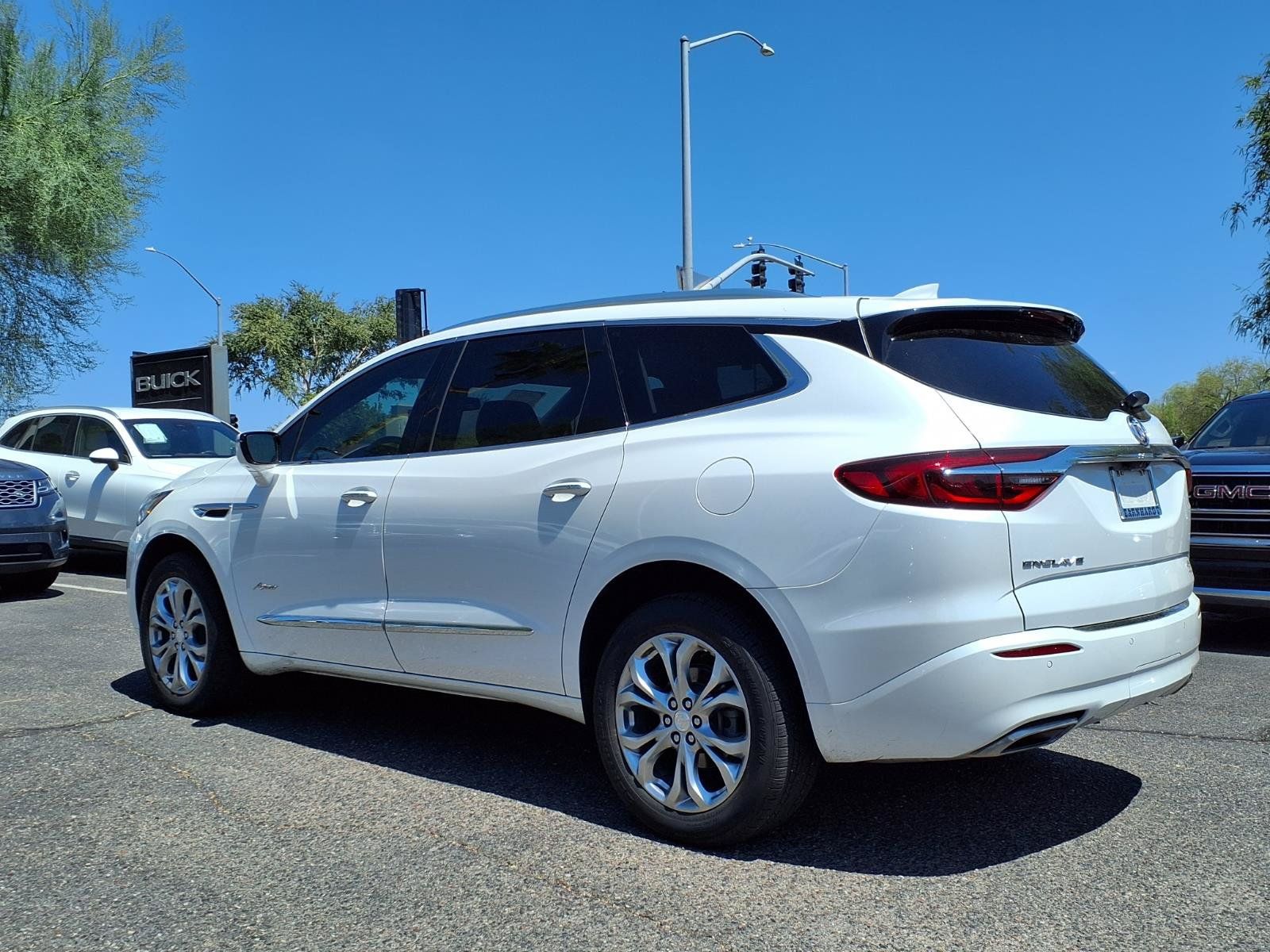 Used 2021 Buick Enclave Avenir w/ Avenir Technology Package FWD image 8