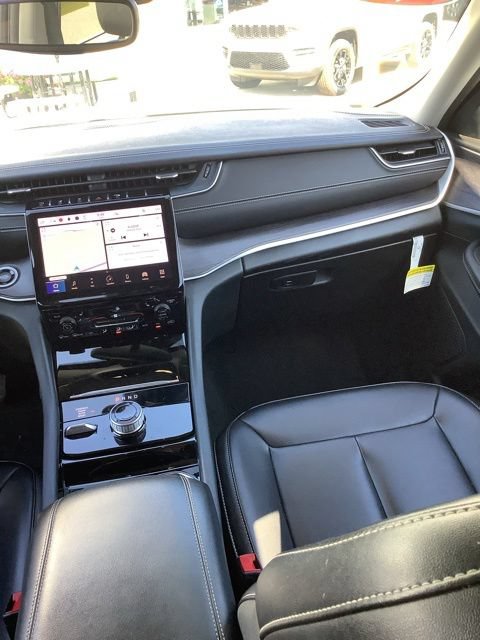 Used 2023 Jeep Grand Cherokee Limited AWD/4WD image 18