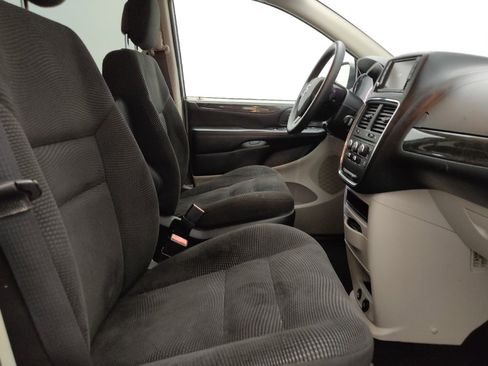 Used 2020 Dodge Grand Caravan SE FWD image 21