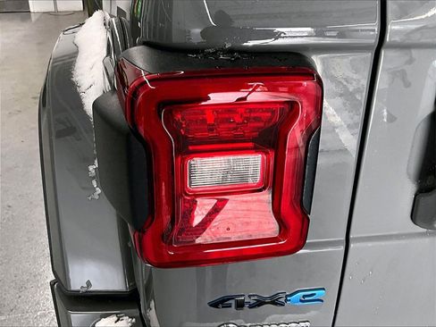 Used 2022 Jeep Wrangler Unlimited Sahara image 33