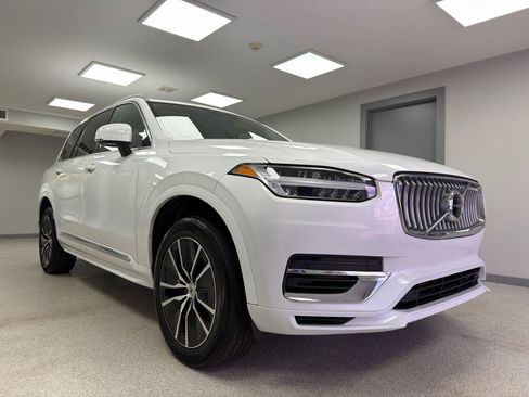 Used 2022 Volvo XC90 T8 Inscription Expression AWD/4WD image 4