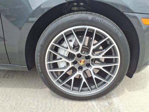 Used 2020 Porsche Macan Turbo AWD/4WD image 9
