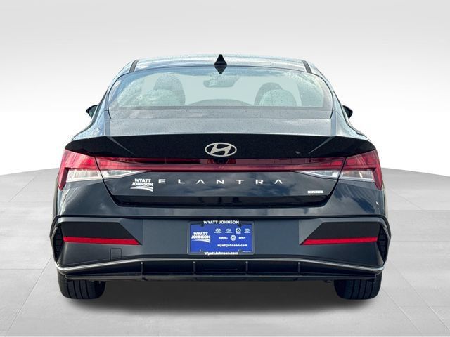 New 2026 Hyundai Elantra Limited FWD image 4