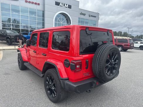 Used 2025 Jeep Wrangler Unlimited Sahara image 10