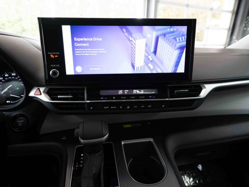 Used 2025 Toyota Sienna XLE w/ XLE Plus Package AWD/4WD image 17