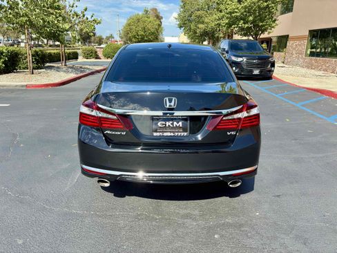 Used 2017 Honda Accord EX-L image 9