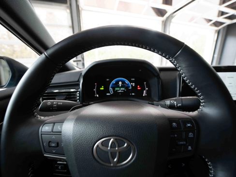 Used 2025 Toyota Camry SE image 15