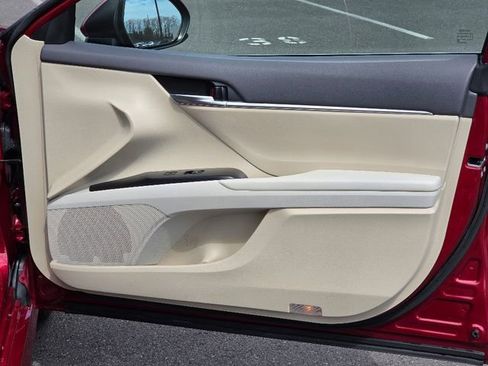 Used 2019 Toyota Camry LE image 10