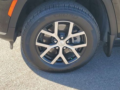 Used 2023 Jeep Grand Cherokee L Limited w/ Luxury Tech Group II image 33