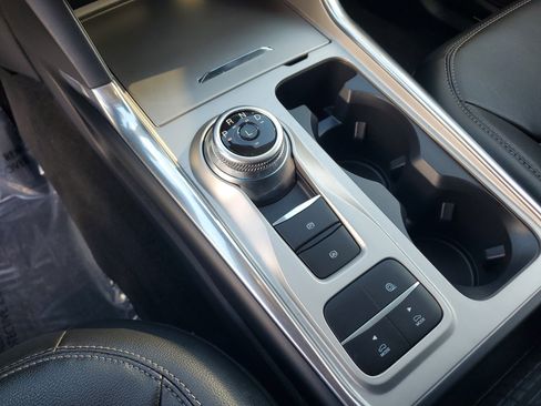 Used 2022 Ford Explorer Limited w/ Equipment Group 301A image 28