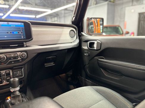 Used 2024 Jeep Wrangler Unlimited w/ Convenience Group AWD/4WD image 26