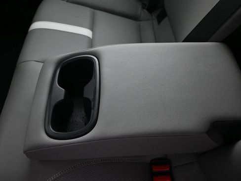 Used 2025 Toyota Camry SE w/ Convenience Package image 17