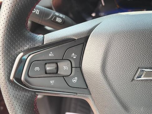 Used 2024 Chevrolet Trax RS w/ Sunroof Package FWD image 24