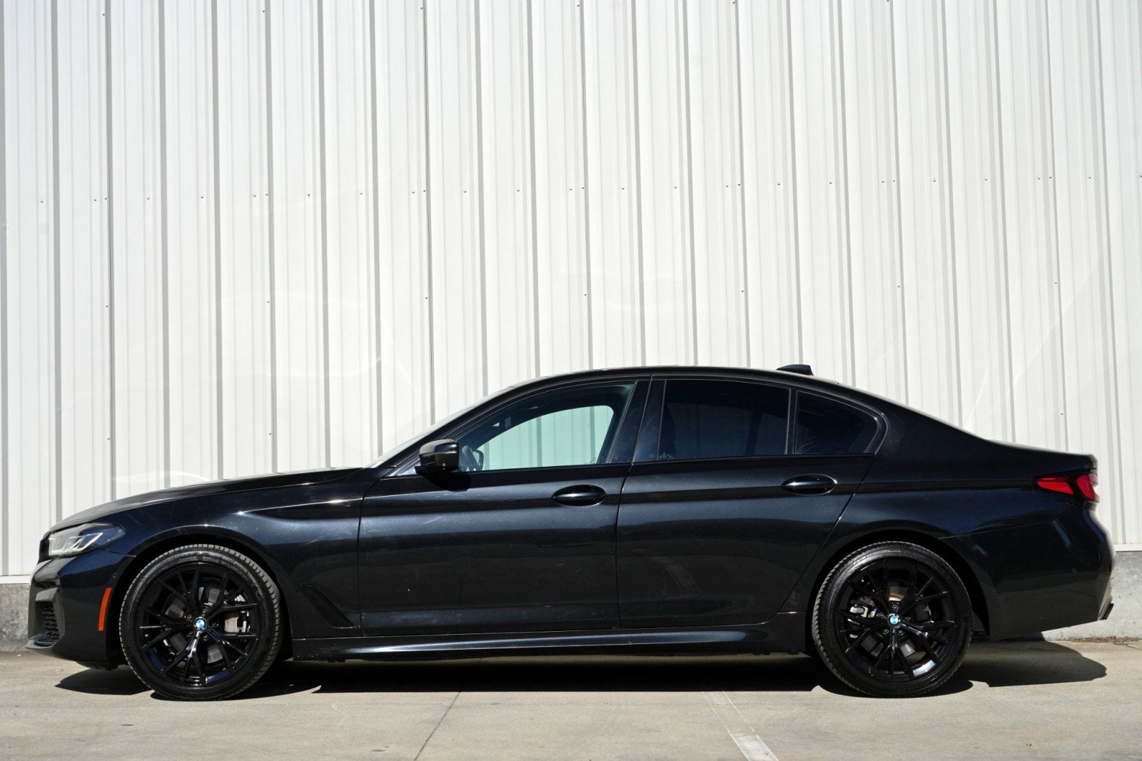 Used 2021 BMW 540i w/ M Sport Package RWD image 9