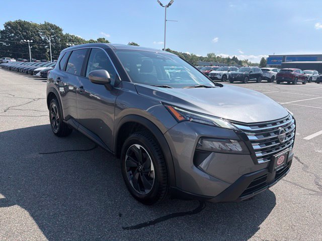 Used 2024 Nissan Rogue SV AWD/4WD image 3