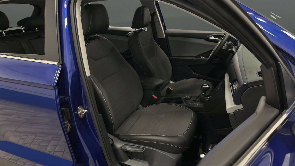 Used 2022 Volkswagen Taos SE w/ Panoramic Sunroof Package FWD image 24