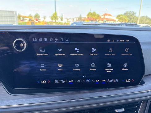 Used 2025 Chevrolet Suburban Premier image 25