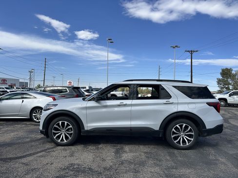 Used 2026 Ford Explorer ST-Line AWD/4WD image 3