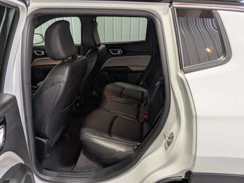 Used 2025 Jeep Compass Limited AWD/4WD image 9