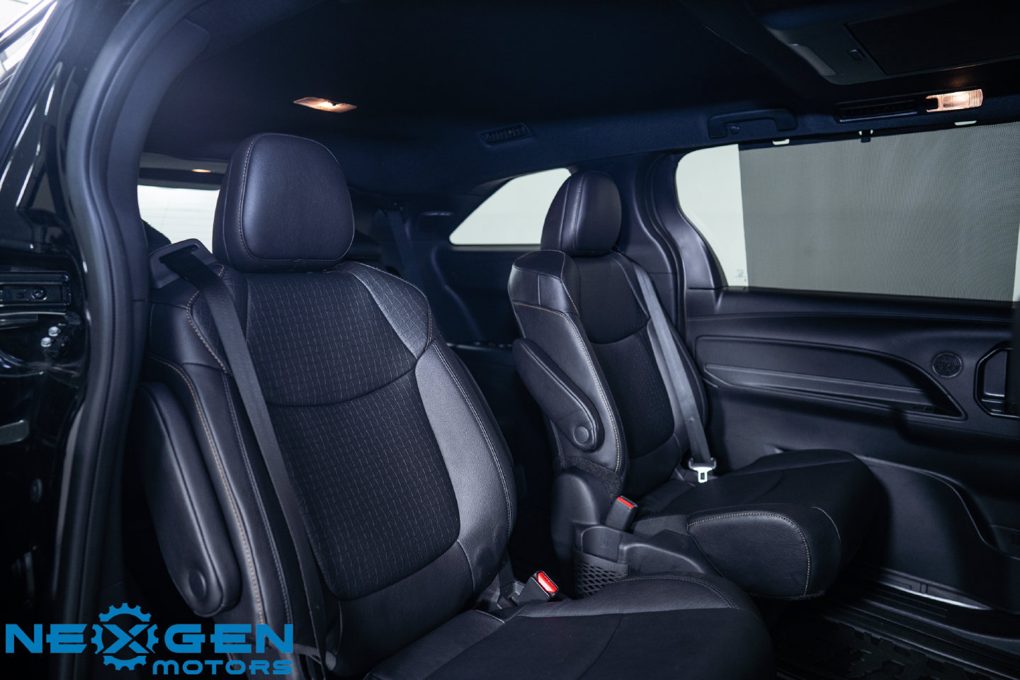 Used 2025 Toyota Sienna XLE Woodland Edition AWD/4WD image 42