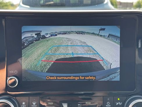 Used 2023 Toyota Highlander XLE AWD/4WD image 22