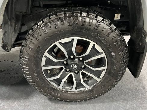 Used 2020 Toyota Tacoma TRD Sport image 13
