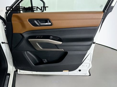 Used 2022 Nissan Pathfinder Platinum w/ Cargo Package AWD/4WD image 38