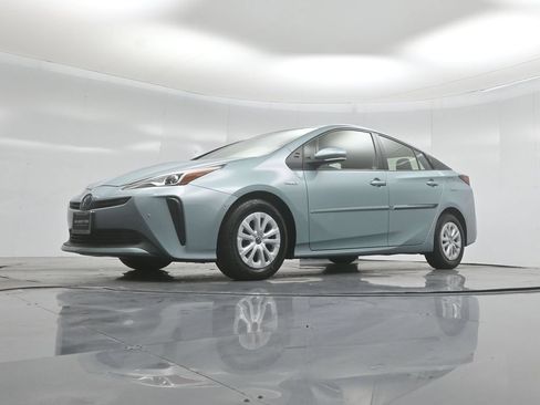 Used 2021 Toyota Prius LE FWD image 40