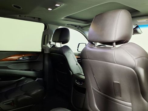 Used 2020 Cadillac Escalade Luxury RWD image 12
