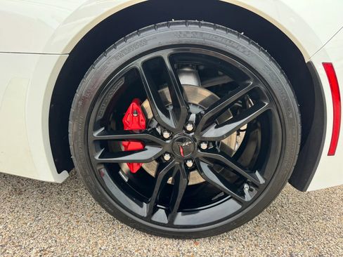 Used 2019 Chevrolet Corvette Stingray Coupe w/ Carbon Flash Badge Package RWD image 16